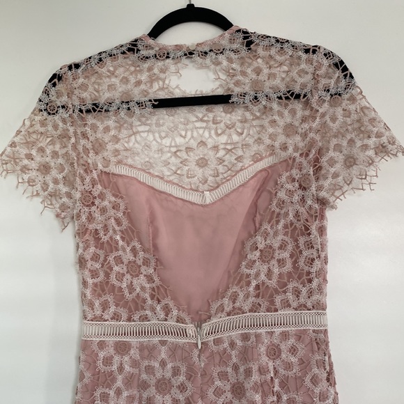 Saylor Lace Dress - Picture 3 of 4